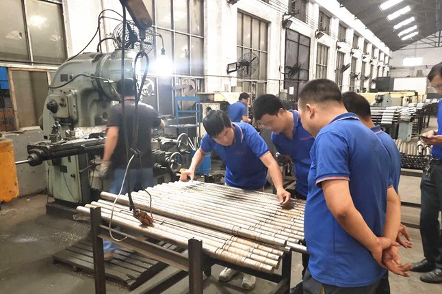 乐鱼网页版每周对各个工序进行质量监督检验的现场。