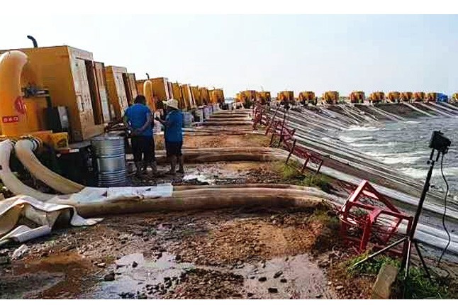 郑州乐鱼（中国）官方排涝泵车在鄱阳湖抢险现场发挥重要作用